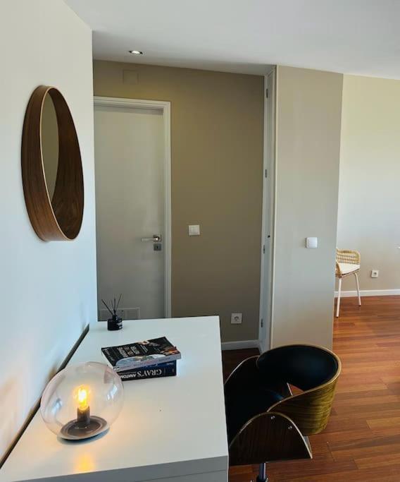 Renovado Com Ac, 2 Wc Completos, Terraco E Garagem Porto