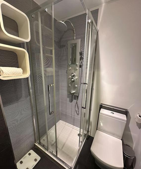 Apartment Renovado Com Ac, 2 Wc Completos, Terraco E Garagem *